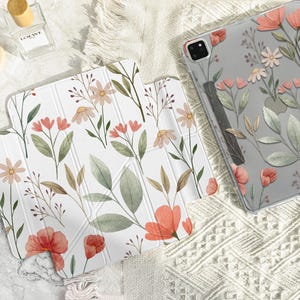 Könnte beinhalten: Zwei transparente Handyhüllen mit Blumenmuster. Die Hüllen zeigen ein Aquarell-Muster mit rosa und grünen Blumen auf weißem Hintergrund.