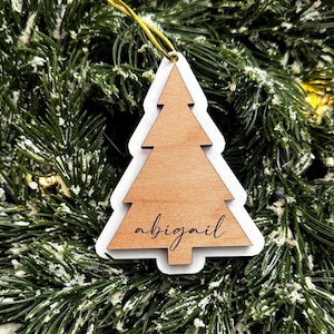 Adorno de árbol de Navidad personalizado de madera y acrílico / Nombre escrito