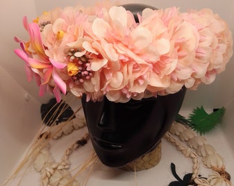 Head crown with Tahitian flowers, two large tiaras accompanied by a tipanier