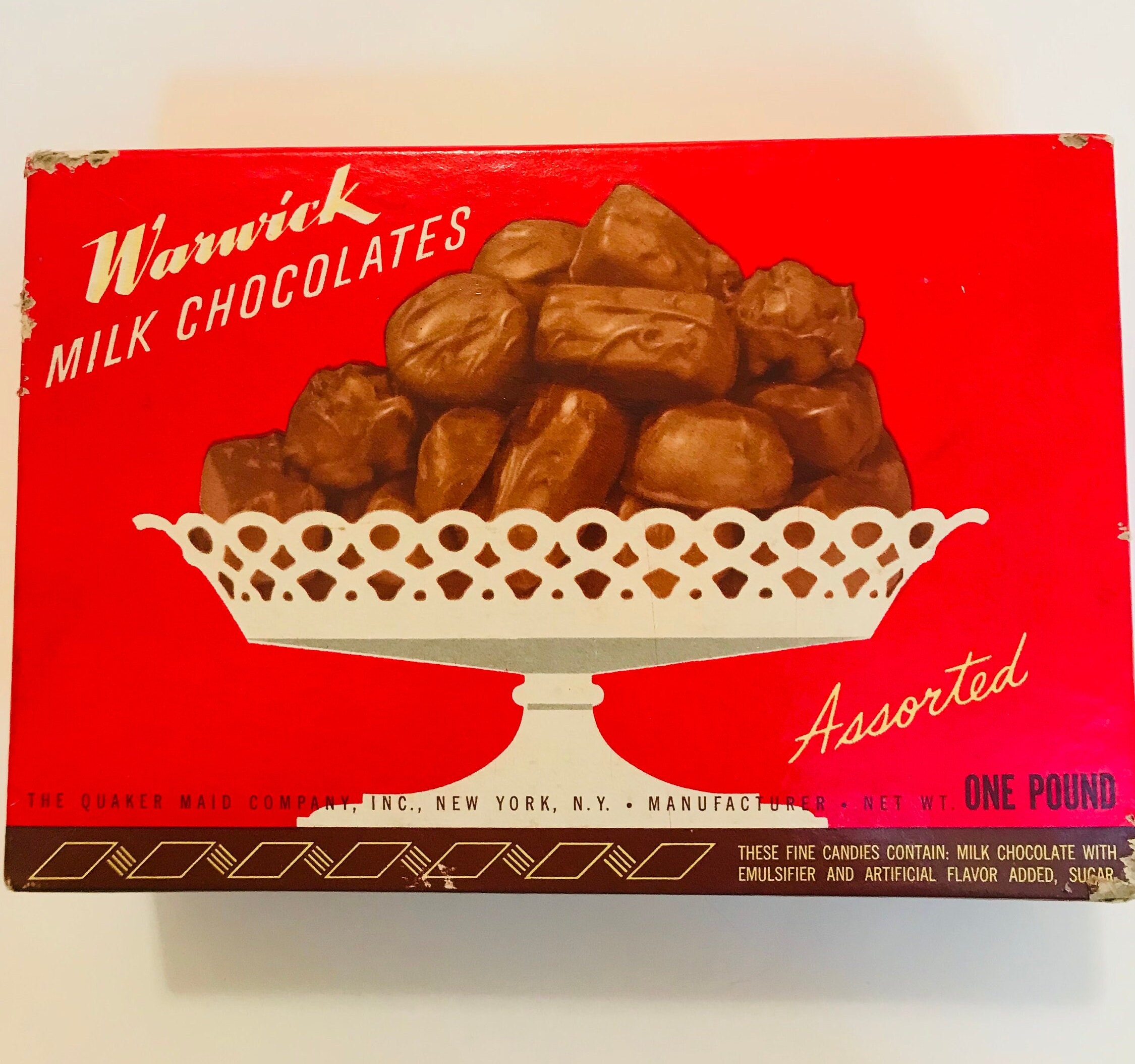 Chocolate-box 冊子 Vintage 1960s Warwick Chocolates Box: Red Cardboard Candy Display
