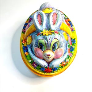 Vintage 1980s Molded Easter Bunny Plastic Basket with Cover 8.5 Inches