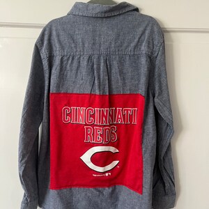 Camisa infantil Cincinnati Reds com botões | Camisa Reds para meninos | Roupas infantis MLB | Equipamentos infantis Reds | Roupas de beisebol Reds para crianças