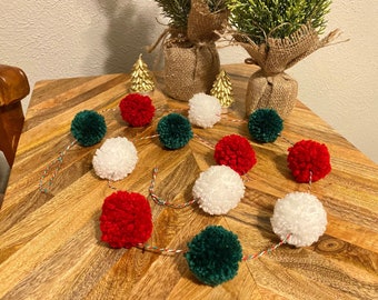 Christmas Pom Pom Garland / Pom Pom Garland / Christmas Garland / Holiday Garland / Christmas Yarn Garland / Mantle Garland / Wall Decor