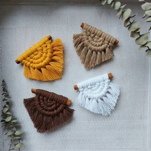 Mini pennant macrame