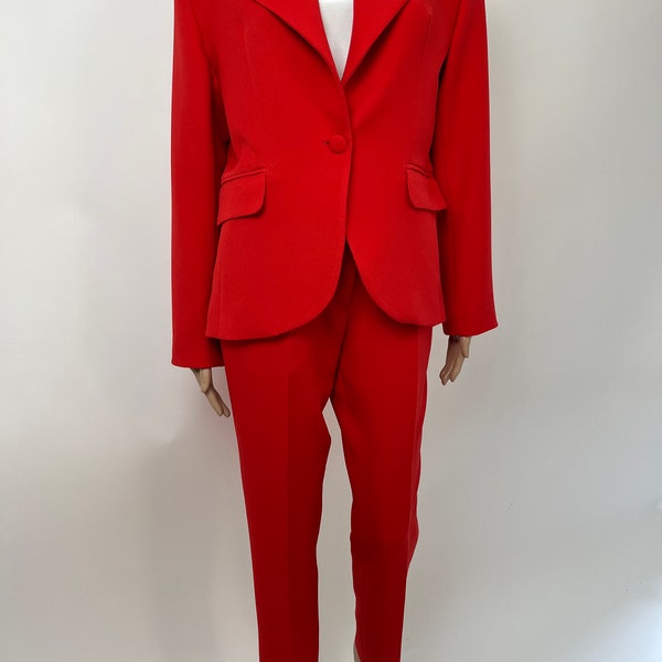 Red Suit For Women, Elegant Suit, Blazer And Pant Suit, Stylish Suit, Women's Fashion, Clothing Design, Fashion Brand, Red Jacket