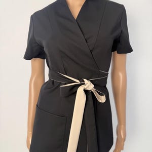 Tunique professionnelle luxueuse - confortable et durable - idéale pour les dentistes, les thérapeutes de spa, les vêtements de beauté, les salons de coiffure.