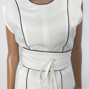 Luxurious professional tunic - comfortable and durable - ideal for dentists, spa therapists, cosmetic wear, salons.