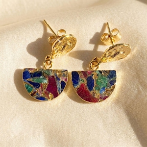 Statement robijnrode saffier smaragd edelsteen vergulde oorbellen, gewaagde juli september mei geboortesteenoorbellen, kleurrijke oorbellen met meerdere stenen
