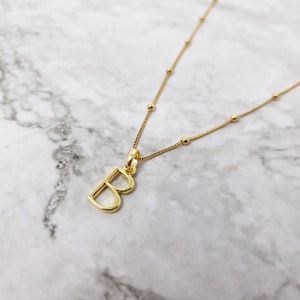 Collar con inicial personalizado / Collar con letra dorada / Regalo de cumpleaños / Regalo para nueva mamá / Collar de cumpleaños / Regalo para mejor amiga / Regalo para esposa