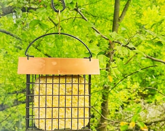 Comedero de cobre para pájaros, ideal para colgar al aire libre. Comedero colgante de sebo con jaula metálica y gancho de pastor. También disponible para ventana.