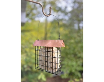 Comedero para pájaros de cobre, regalo para exteriores, comedero colgante de sebo, jaula de metal con techo, comedero colgante de sebo, regalo para observación de aves