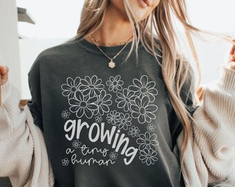 Growing A Tiny Human Comfort Colors Daisy Floral Shirt Im Pregnant Daughter Gift Expecting Mom Gift Pregnancy Reveal Baby Announcement Ideas