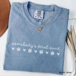 Somebody's Feral Aunt T-shirt, Comfort Colors Baby Reveal, Pregnancy Announcement for Sister, Auntie Shirt, Aunt To Be, Promoted to Aunt