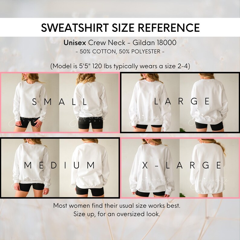 Pu&ograve; includere: Tabella delle taglie per una felpa con collo a girocollo unisex. La tabella mostra quattro taglie diverse: piccola, media, grande ed extra large. La modella indossa una felpa bianca e pantaloncini neri. Il testo sulla tabella dice: "Unisex Crew Neck - Gildan 18000 - 50% cotone, 50% poliestere - (La modella &egrave; alta 1,65 m e pesa 54 kg, di solito indossa una taglia 36-38)"