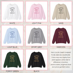 Puede incluir: Carta de colores que muestra diferentes colores de sudaderas con el texto "Support Your Local Library" impreso en la parte delantera. Los colores que se muestran son blanco, rosa claro, arena, azul claro, gris deportivo, granate, verde bosque y negro.