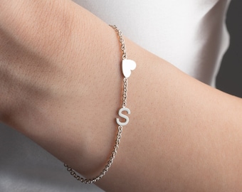 Personalized initial bracelet with heart, Dainty initial bracelet sterling silver, Letter Bracelet, Custom Letter initial Bracelet for mom