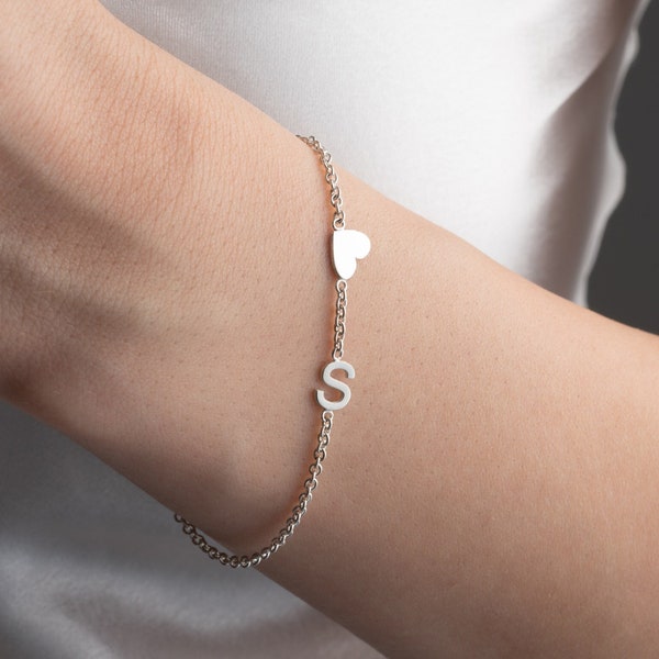 Personalisierter Anfangsarmband mit Herz, Zierliches Anfangsarmband aus Sterlingsilber, Buchstabenarmband, benutzerdefinierter Initialarmband für Mama