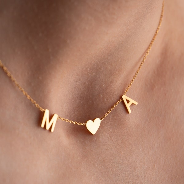 Collar con inicial minimalista, regalo personalizado para mamá, collar con letra pequeña, collar con inicial delicada, collar para mamá, collar con inicial de plata