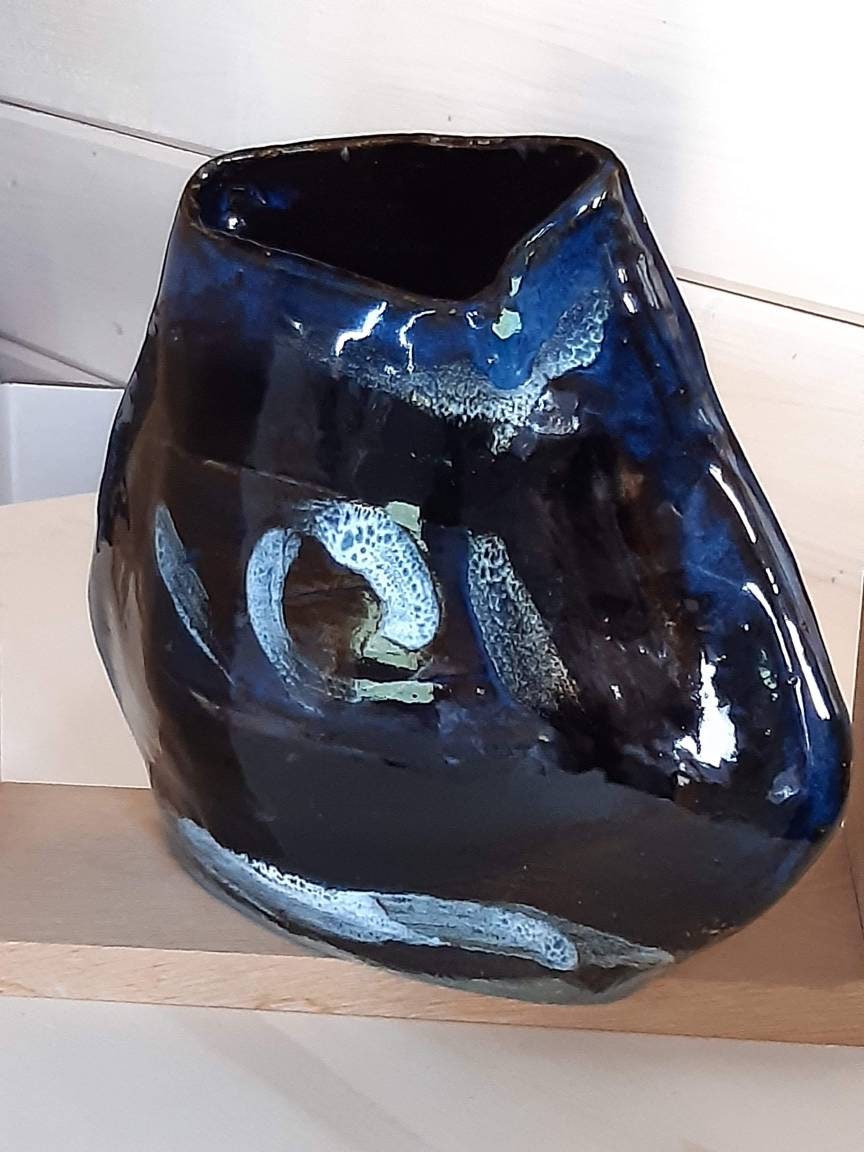 Vase Bleu Temmoku Asymétrique