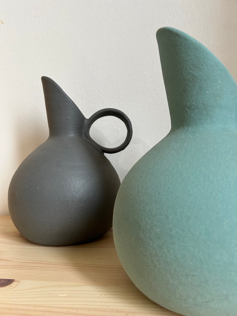 Cruche carafe pichet en céramique forme ovoïde gris modèle Amizmiz image 2