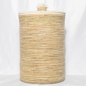 Panière de rangement à linge berbère en palmier et laine blanche 60cm modèle Essaouira image 1