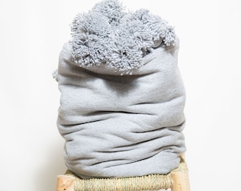 Berber bed throw blanket with gray pompoms, Naïma model