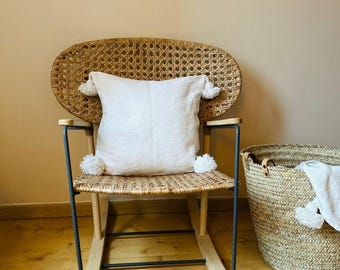 Housse de coussin blanc écru à pompons 50x50 modèle Naïma