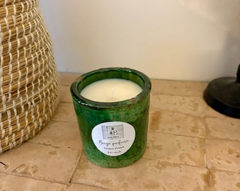 Vela artesanal en maceta de tamarindo, aroma oriental