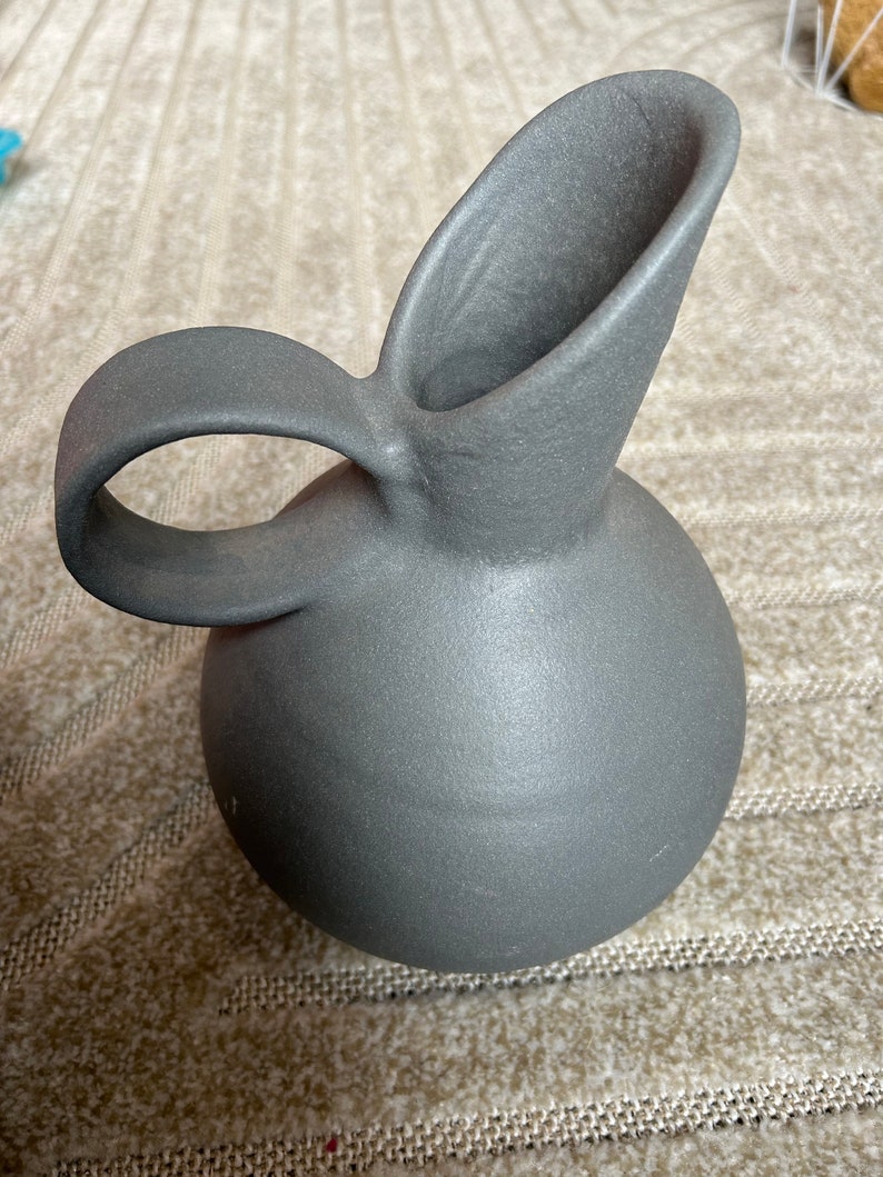 Cruche carafe pichet en céramique forme ovoïde gris modèle Amizmiz image 4