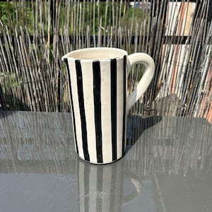 carafe rayée noir
