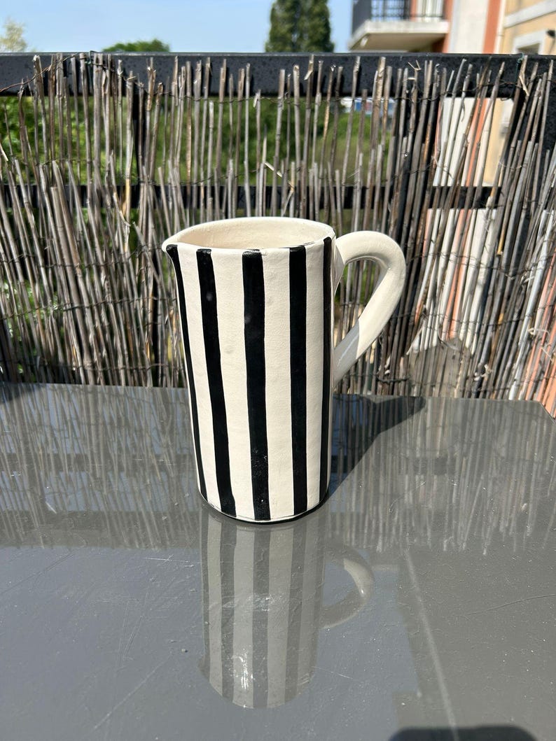 carafe rayée noir
