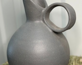 Cruche carafe pichet en céramique forme ovoïde gris modèle Amizmiz