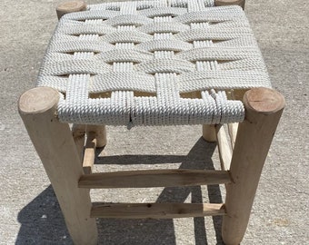 Tabouret à corde tressage carreau et bois naturel modèle Errachidia