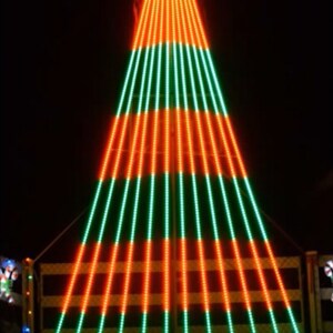 Séquence de Noël à « A Mad Russian Christmas by TSO » pour un arbre à bandes CCR ou Smart Pixel à 12 bandes avec une étoile à 6 canaux sur le dessus.