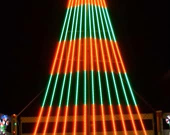 Secuencia navideña de "A Mad Russian Christmas by TSO" para un árbol de tiras CCR o Smart Pixel de 12 tiras con una estrella de 6 canales en la parte superior.