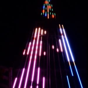 Séquence de Noël à « Rockin Around the Christmas Tree » pour un arbre à bandes CCR ou Smart Pixel à 12 bandes avec une étoile à 6 canaux sur le dessus.