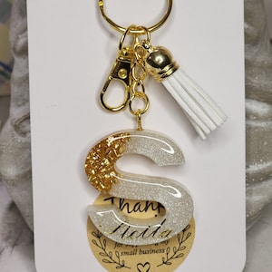 Llavero personalizado hecho a mano de resina con letra dorada, Regalo de llavero para novia, Mejor amiga, Dama de honor, Cumpleaños, Regalos personales para mamá