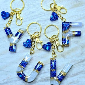 Llavero de resina con purpurina personalizada con letras / Llavero con inicial personalizada / Regalos únicos y brillantes / Regalo para ella / Regalo de Navidad / Regalo festivo