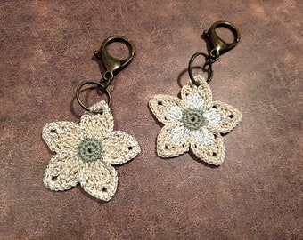 Elanor golden flower crochet lace keychain