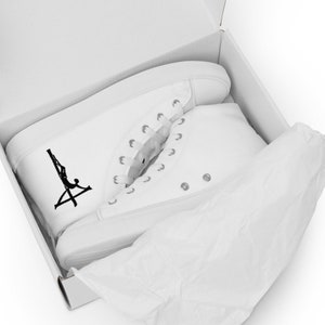 Men’s high top canvas shoes