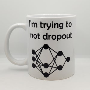 Pode incluir: Caneca de cerâmica branca com um gráfico preto de uma rede neural e o texto "Estou tentando não desistir".