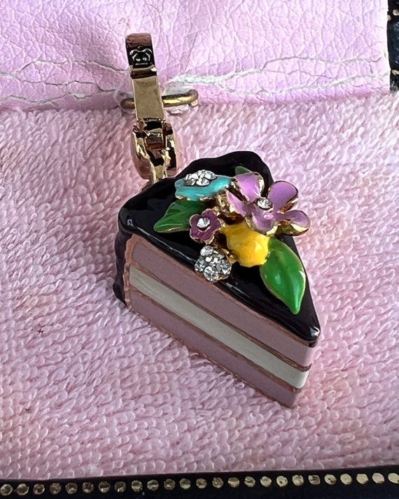 NWT Juicy Couture PIECE Of CAKE Bracelet Charm
