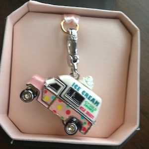 Pulsera con dije de camión de helados de Juicy Couture de NWT
