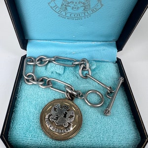 Pulsera con dijes y logo VINTAGE de Juicy Couture