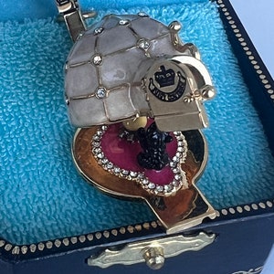 NUEVO dije para pulsera en tono dorado de Yorkie Fireside IGLOO de Juicy Couture 2005