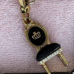 Nuevo dije para pulsera con la SILLA LOUIS XV de Juicy Couture