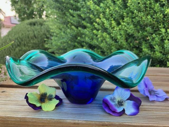 glass-bowl-in-green-glass-with