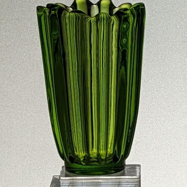 1970S-80S Federal/Fostoria Glass Celestial Limelight Green Glass Ribbed Design Vase -Mid Century Glass - Starburst Design