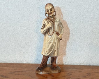 Figura Doctor con estetoscopio Cerámica Porcelana