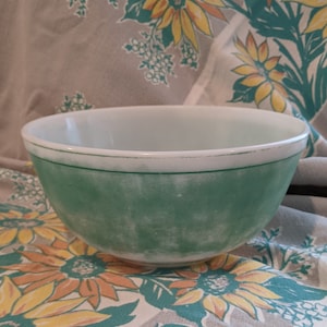 Pyrex 2 1/2 Qt Shabby Mixing Bowl 403